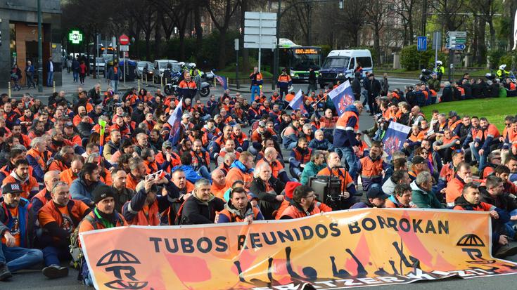 Greba mugagabea: Tubos Reunidoseko langileek aukeratu duten bidea kaleratze espedientearen sinaketa ekiditeko