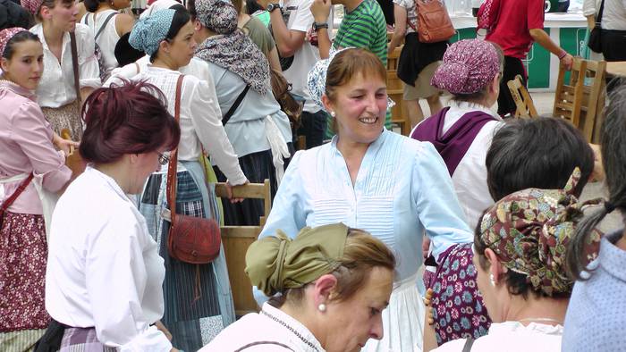 Dantza taldeak taldeak izan  182 1496056867841