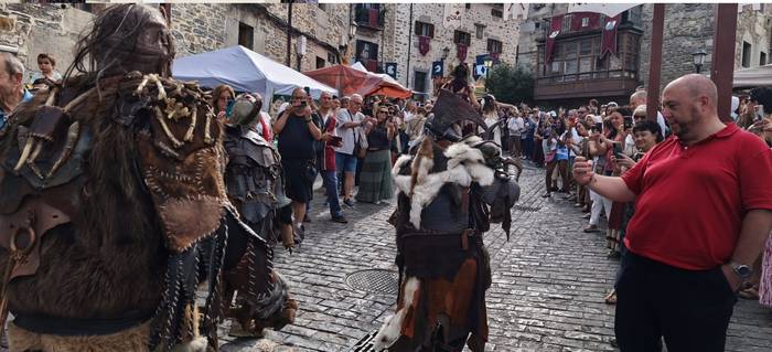 Jendez beteta itzuli da Artz 38 1758400057756