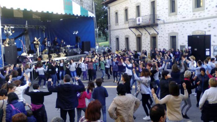 Adin guztiko lagunek parte h 36 1493565406944