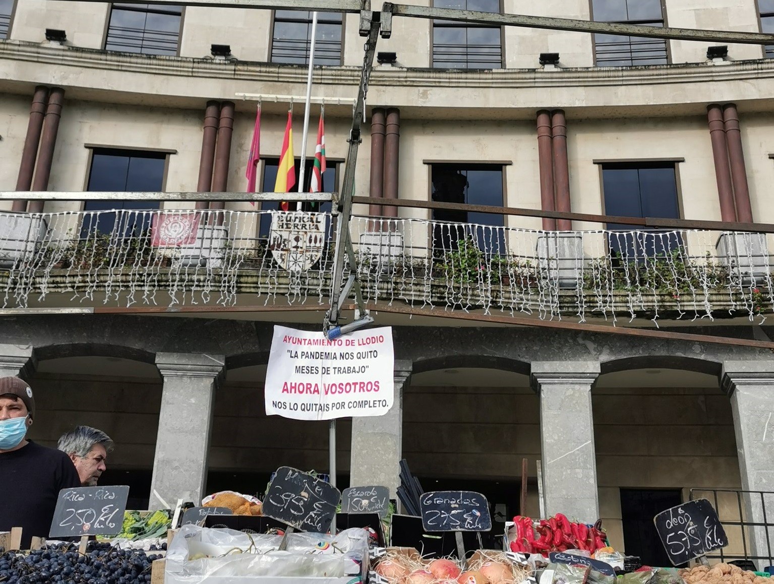 Ordenantza berriaren aurkako helegitea aurkeztu dute azokako merkatariek