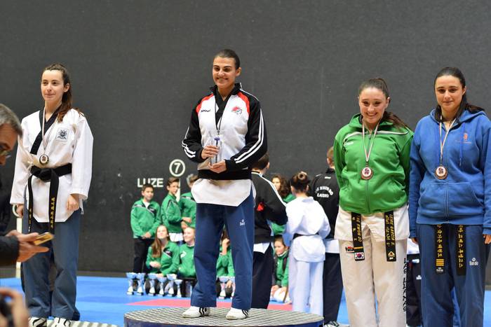 Urrezko bost domina lortu di 10 1519024111081