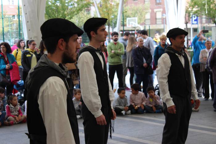 Errefuxiatuen aldeko jaia