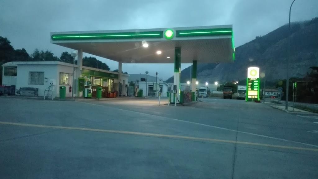 Langile bat bat hil da Orozkon, garraiatzen zuen kargak harrapatuta