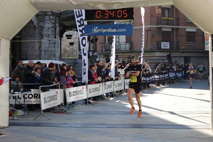 300 korrikalari baino gehiag 48 1517150100382