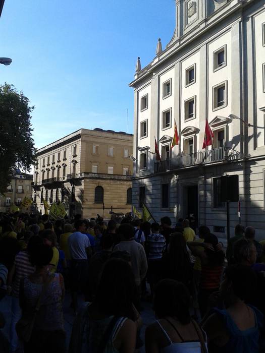 Kuartangoko herritarrekin protesta egin genuen atzo Espainiako Gobernuak herri galdeketa debekatu ostean