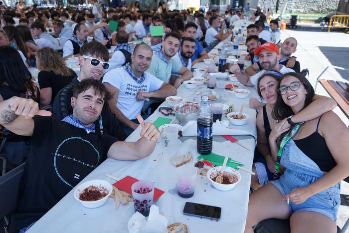 Jendetza batu da kuadrillen  81 1756403701529