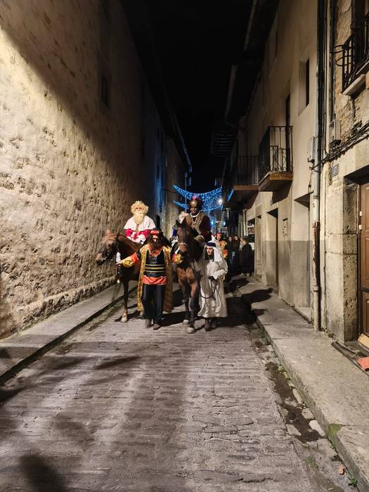 Hiru Errege Magoek ilusioz b 64 1767729374046