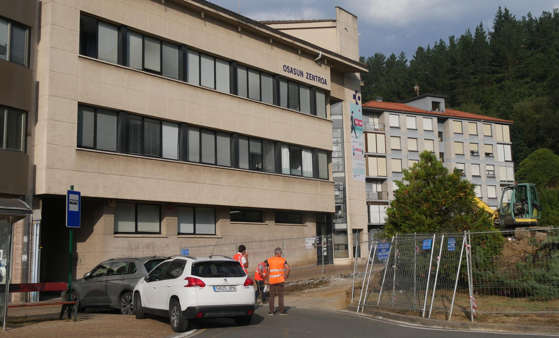 Gaixoak anbulatorio aurrean modu errazagoan uzteko lanak abiatu dituzte