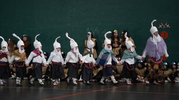 Inauterietako astearteak ehunka lagun atera ditu kalera Amurrion