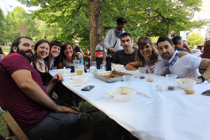 Sokatik tiraka itzuli dira j 62 1503500818166