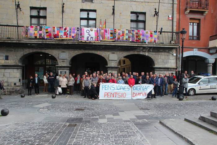 Aiaraldeko plazak bete dituz 6 1520881121886