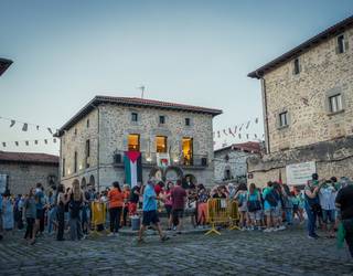 Euskararen inguruan “planteamendu berritzaileak” abiatu nahi dituen talde bat eratzen ari da Artziniegan