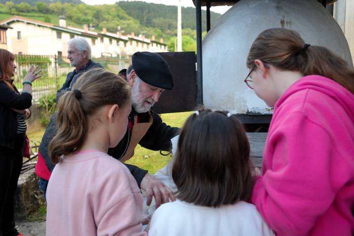 Antzinako ohiturak belaunald 24 1775920483161