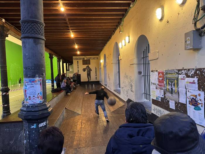 Bea Isasi eta Joseba Miras lider izanda iritsiko da Arabako Bola-joko Txapelketa finaletara