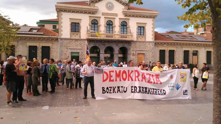 Mobilizazioak egin ditu Gure Esku Dagok Cuixart eta Sanchezen askatasuna eskatzeko