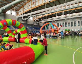 Arrakasta handia izan du Bañuetako kiroldegian ospatutako Amurrioko Umeen Gabonetako parkeak