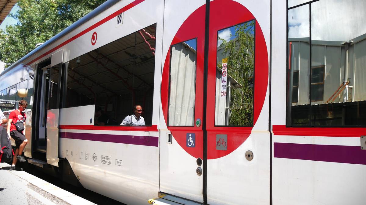 Gipuzkoatik ekarritako trenak heldu arren, C-3 linea osoa ez da irisgarria oraindik