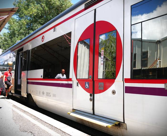 Gipuzkoatik ekarritako trenak heldu arren, C-3 linea osoa ez da irisgarria oraindik