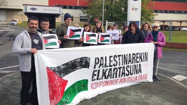 Artiacheko langileek eskatu diote enpresari uko egiteko Israelen saltzen duen produkzio apurrari