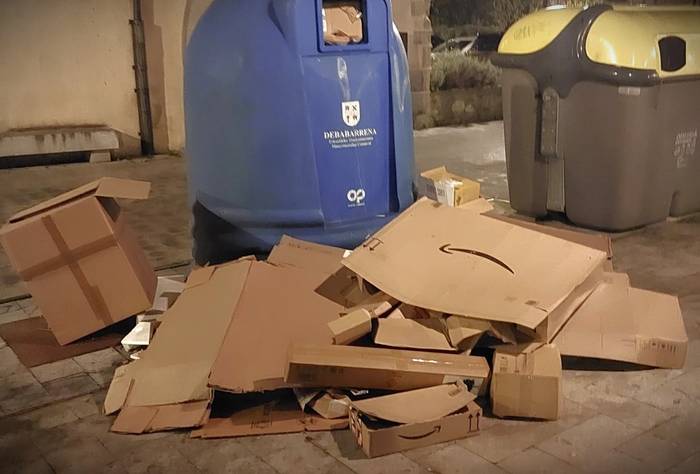 Artziniegako Udalak eskutitza bidali dio Garapen Ekonomikorako foru diputatuari, kartoi eta paper bilketa zerbitzua konpondu dezan