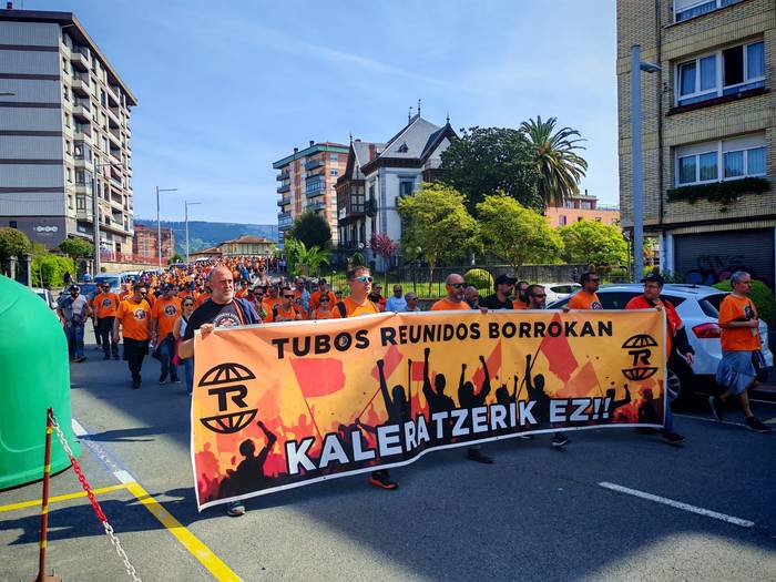 Tubos Reunidoseko bi langile 8 1776453826330