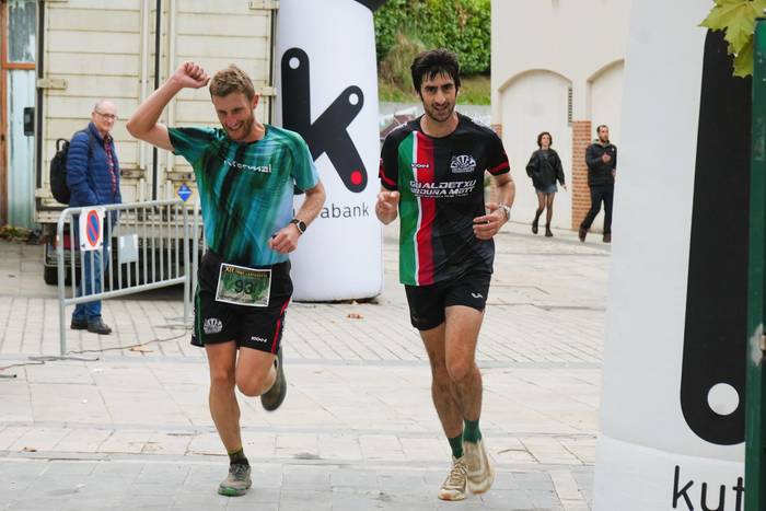 Hirurehundik gora korrikalar 77 1761471946500