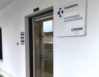 Ez dago medikurik Artziniegan zenbait erabiltzaileren jarrera "oldarkorren" ondorioz, Osakidetzak bigarren plaza onartu arren