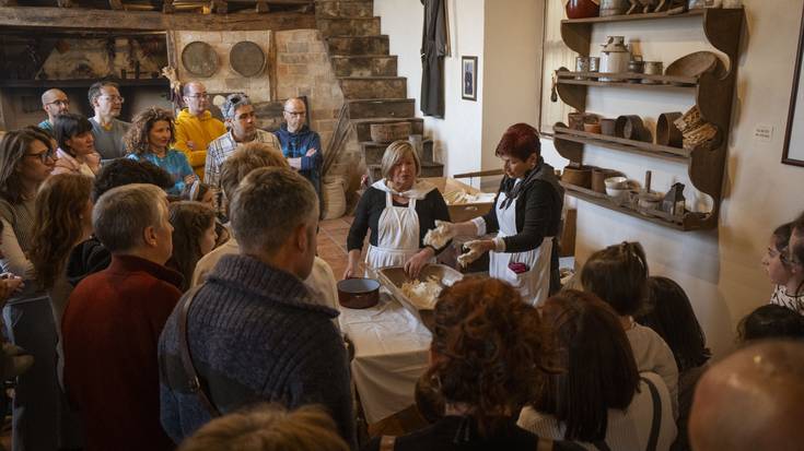 Ogia modu tradizionalean egin dute Artziniega Museoan