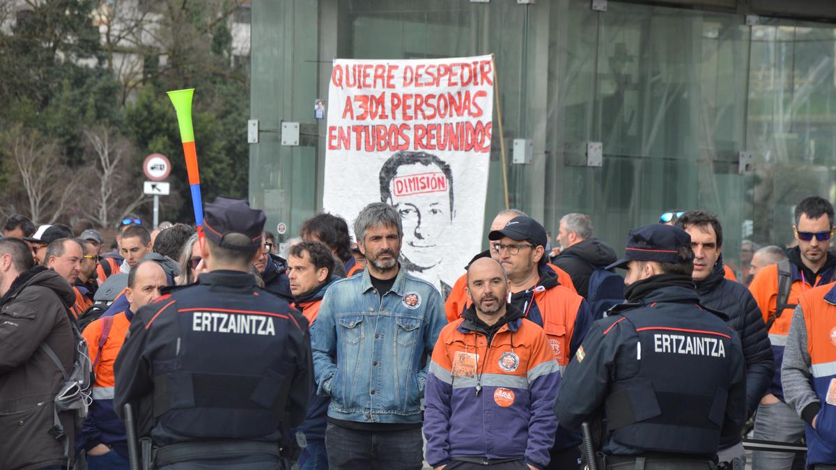 Luzatu egingo dute Tubos Reunidoseko enplegua erregulatzeko espedientearen kontsulta epea, zuzendaritzak bere asmoei eutsi dien arren