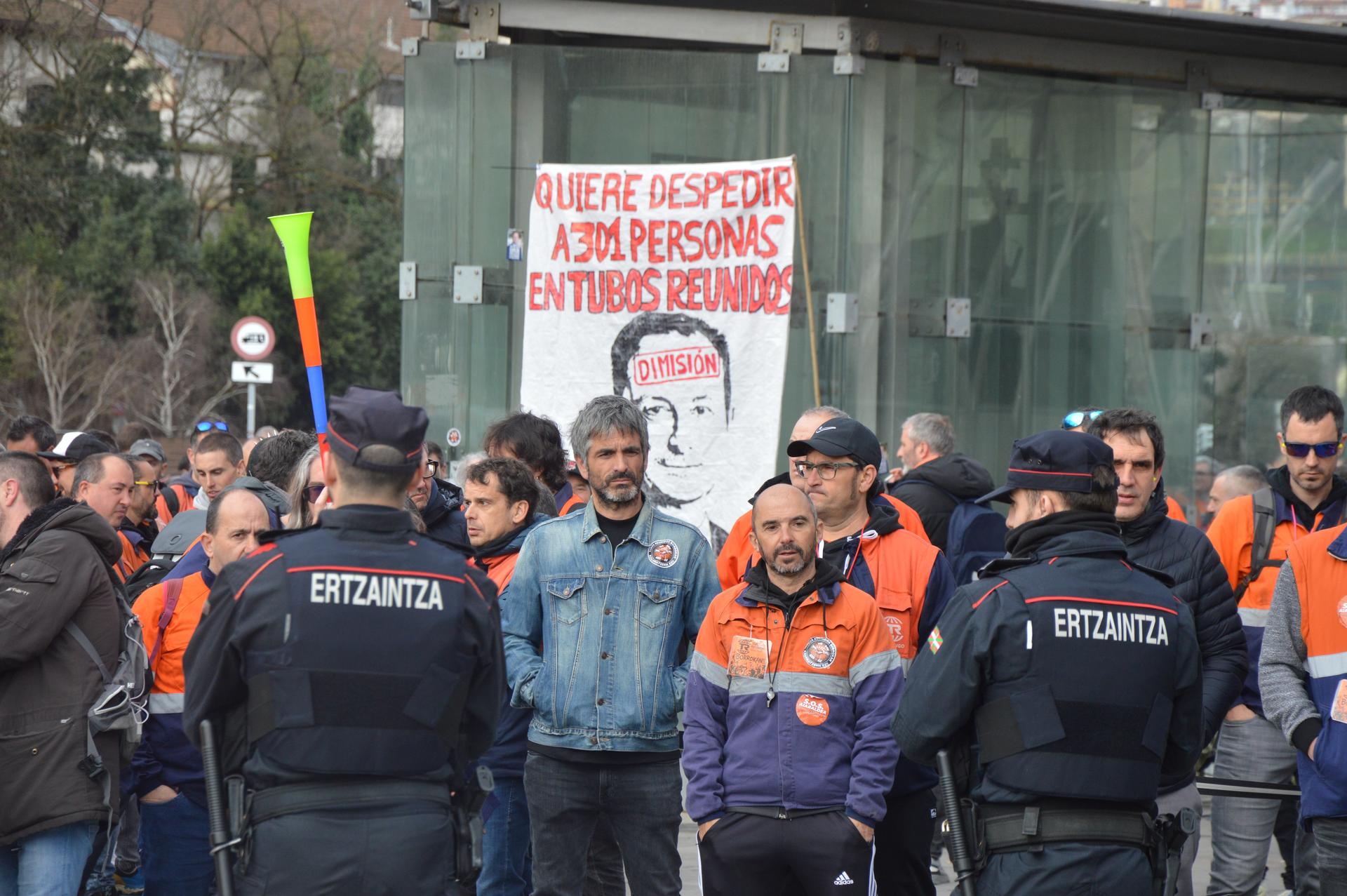 Luzatu egingo dute Tubos Reunidoseko enplegua erregulatzeko espedientearen kontsulta epea, zuzendaritzak bere asmoei eutsi dien arren
