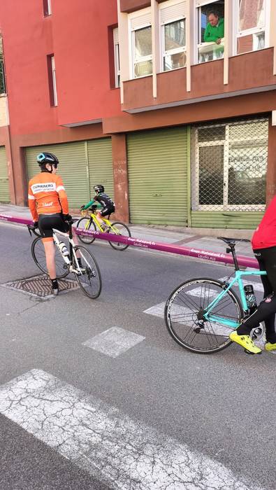 Txirrindulari gazteek erloju 49 1771856238030