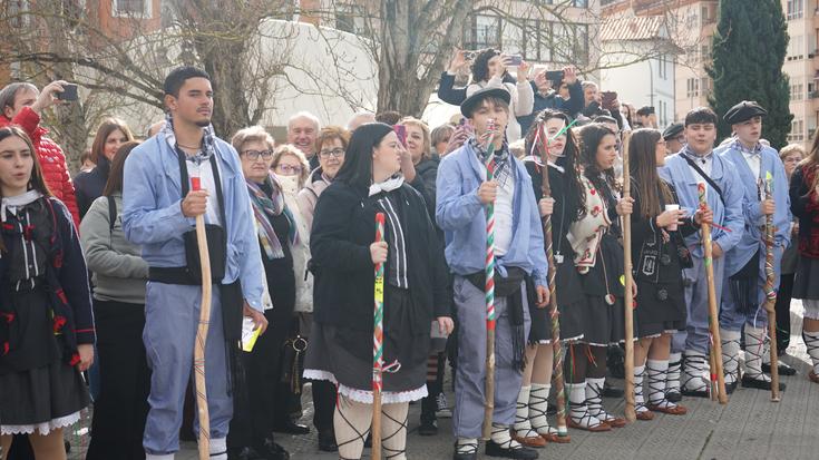 Amurrioko kintoen jaian unea topatu dute senideen aurrean abesteko