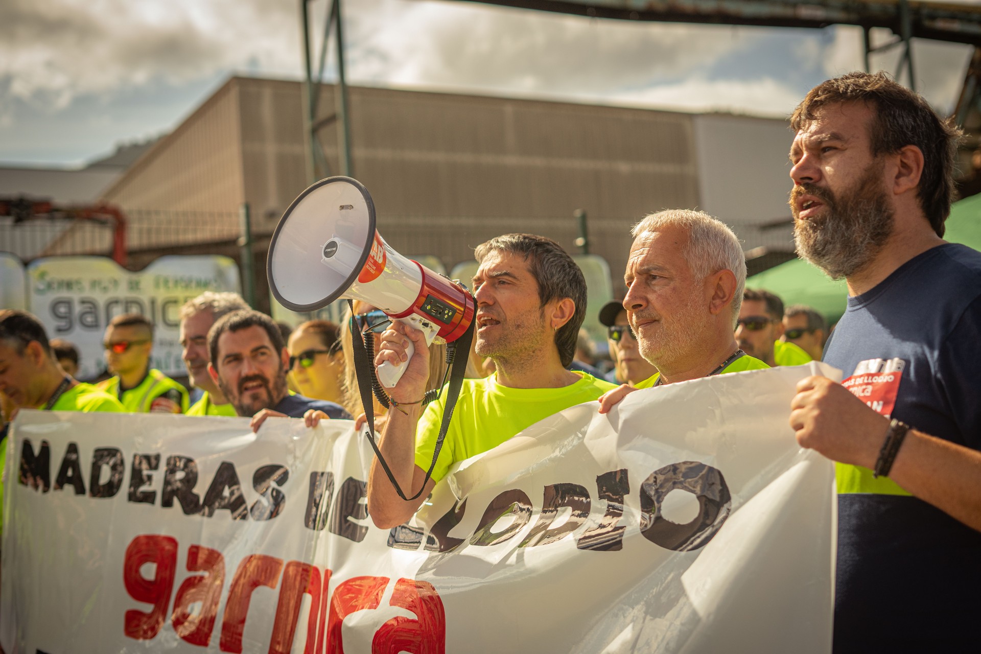 Maderas de Llodioko langileen ordezkariek alternatiba bat proposatu dute kaleratzerik egon ez dadin, baina zuzendaritzak ez du aztertu oraindik