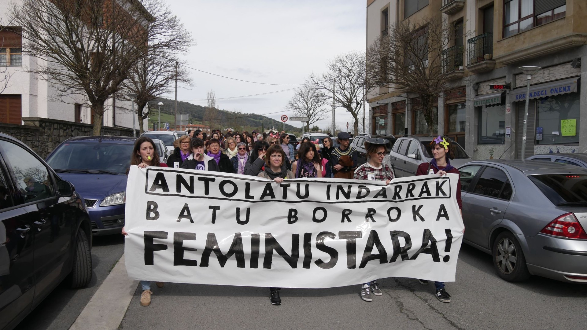 [IRITZIA] Martxoaren 8ko ajea: kateatu gabe?