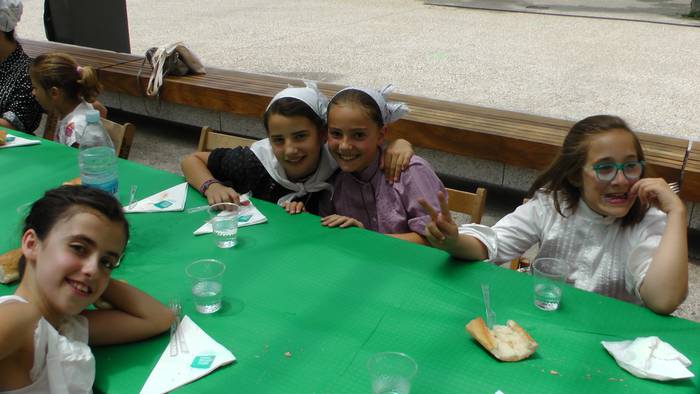 Dantza taldeak taldeak izan  22 1496041477964