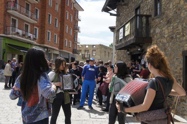 Euskal Preso Politikoen esku 9 1493719864653