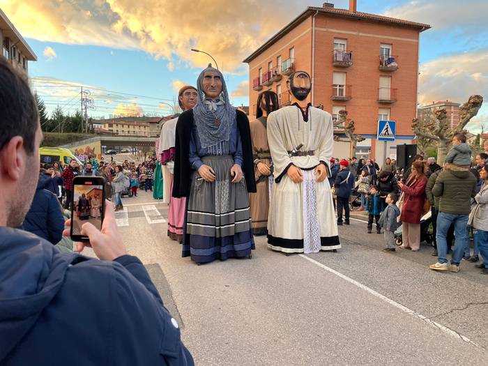 Kalejiran zeharkatu dute Amu 2 1766337546010