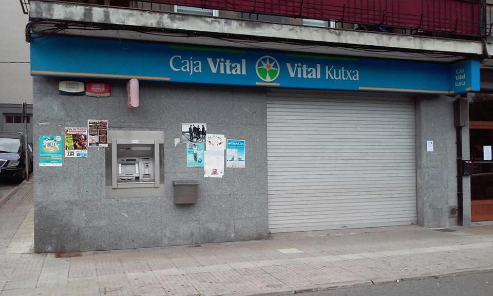 Kutxazaina ez dutela konpondu salatu du Aretako Auzo Plataformak
