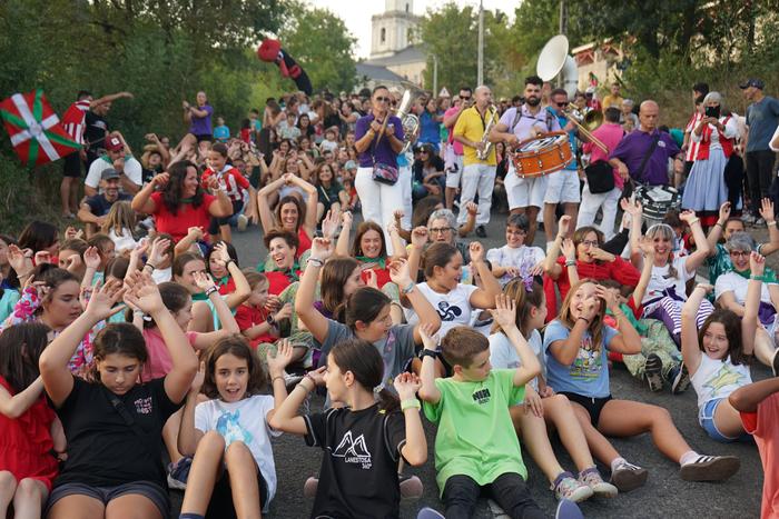 Arteko Gure Aman elkartu eta 28 1757796316571