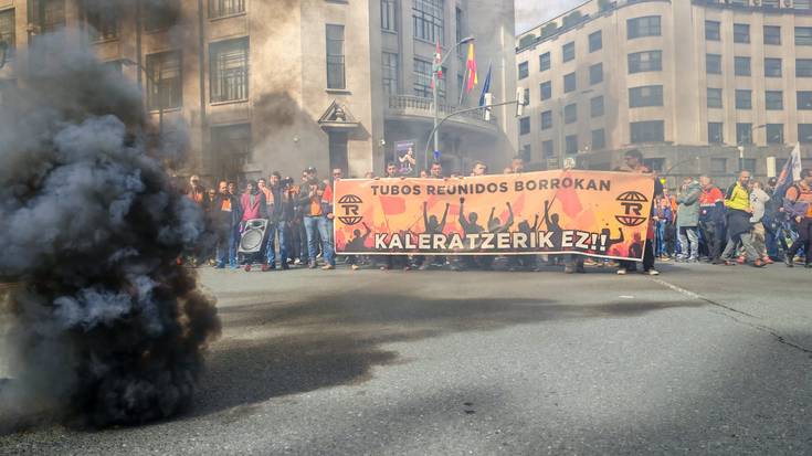Bilboko kaleetara jo dute Tubos Reunidoseko langileek gaur goizean