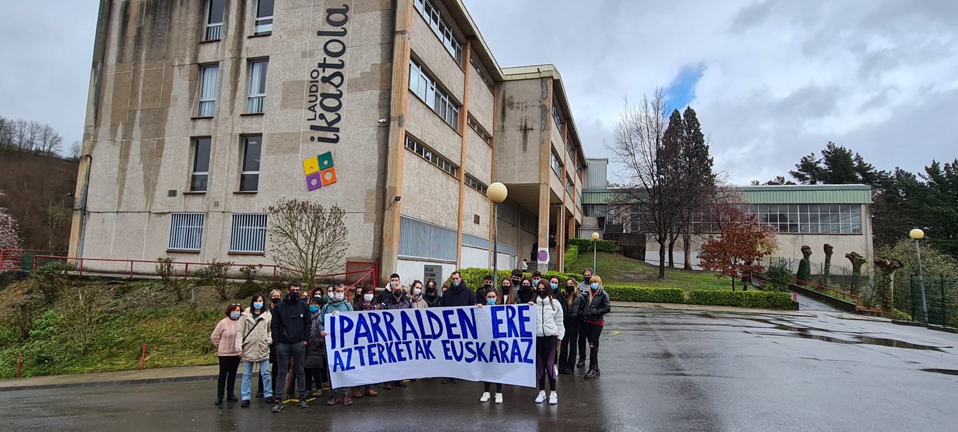 Elkarretaratzeak burutu dituzte Laudio Ikastolan, Ipar Euskal Herrian ere "azterketak euskaraz egin daitezen"