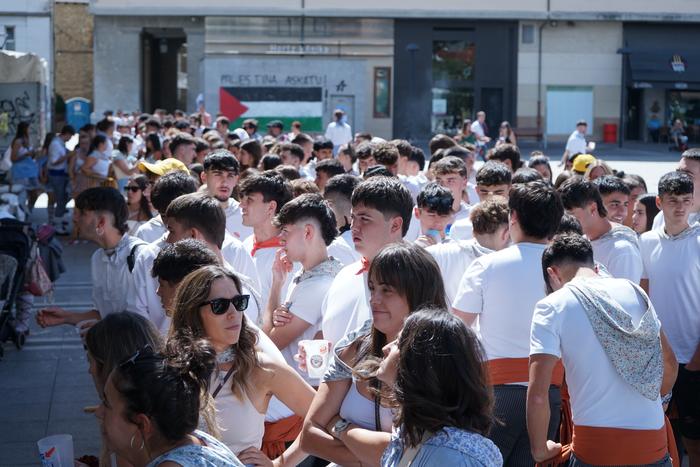 Jendetza batu da kuadrillen  1 1756401635386