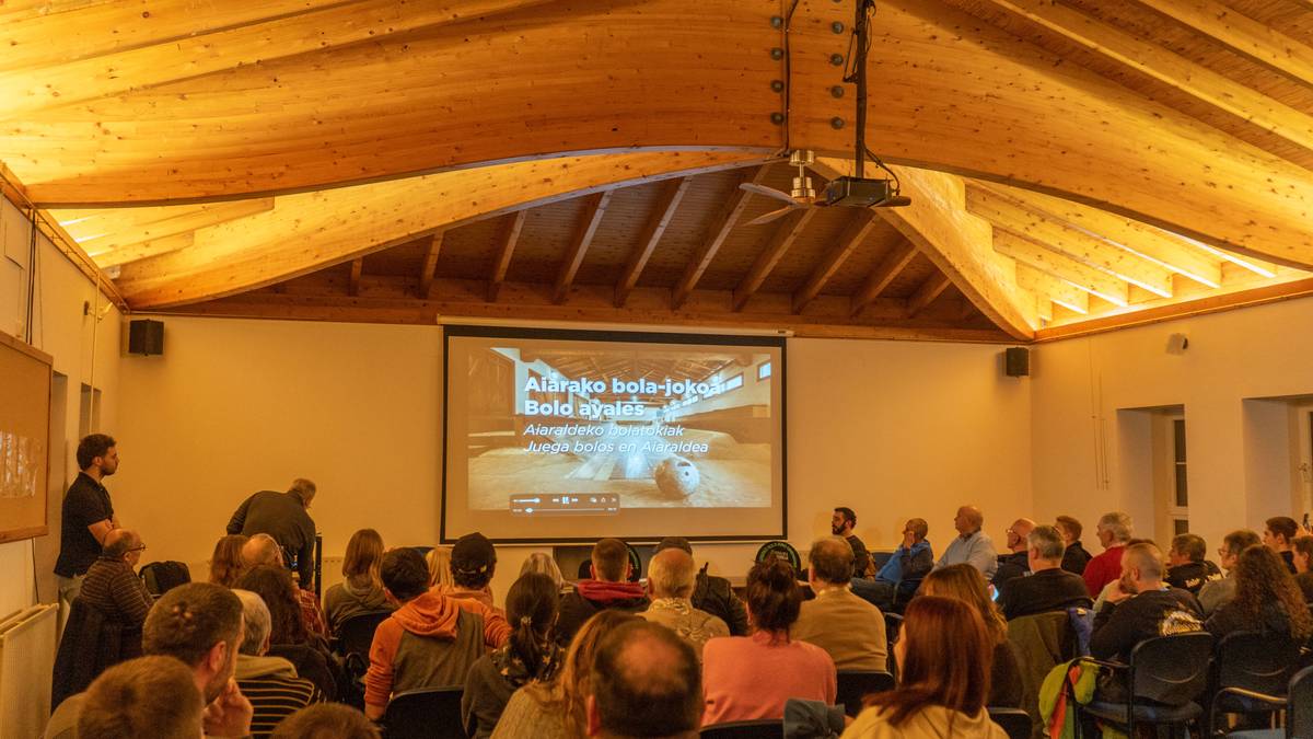 Aiarako bola-jokoaren oinarriak bideo batean jaso dituzte