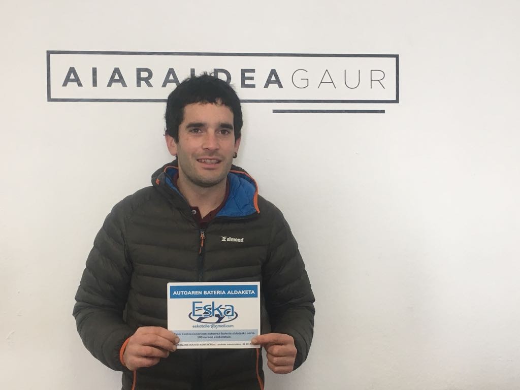 Joseba Ortuetak irabazi du Eskan autoaren bateria aldatzeko bonoa