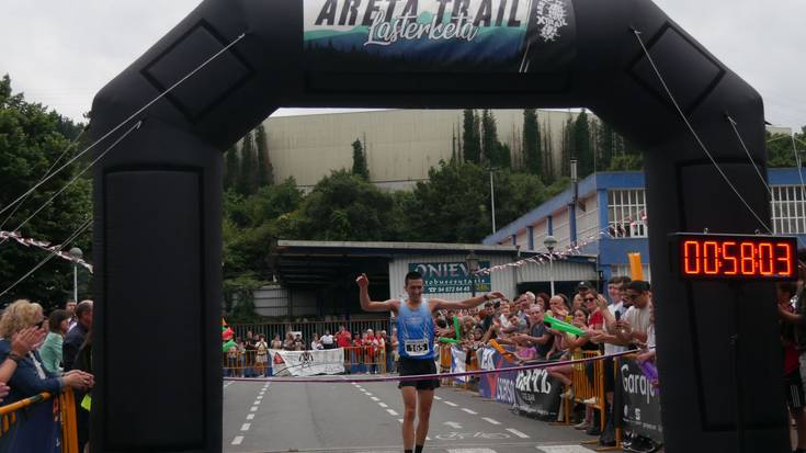 Jon Artetxe eta Ruth Gil garaile VI. Areta trail lasterketan