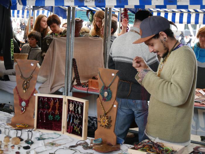 Neguko azokak hainbat jende  17 1545573087828