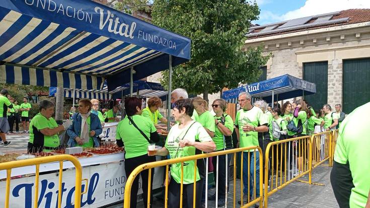 Minbiziaren aurkako elkartearen jarduna ezagutzera emateko hitzaldia