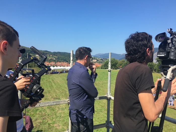 300 lagunek hartu dute parte Jose Arrueren margolanaren antzezpenean - 15