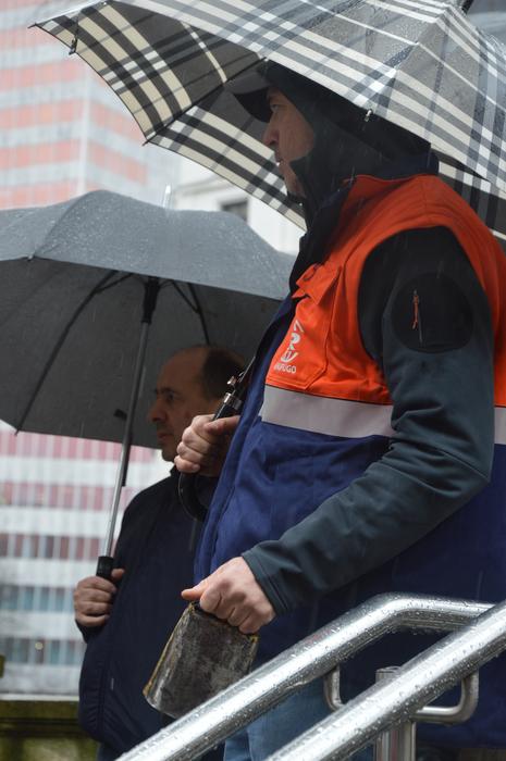 Tubos Reunidoseko langileek  17 1772795148010